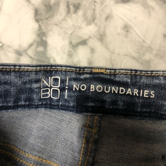 No Boundaries Super High Rise Curvy Crop Skinny Jean Size 5 NWT - Picture 5 of 8